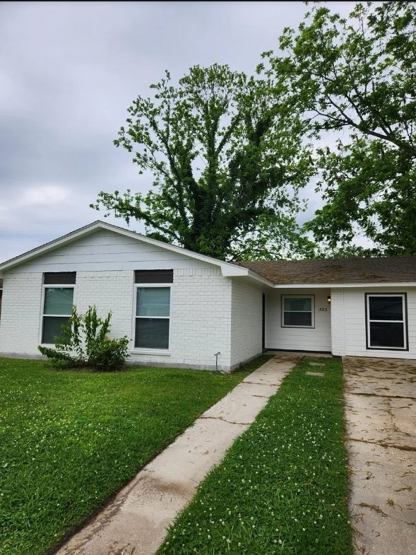 1523 Grant Drive