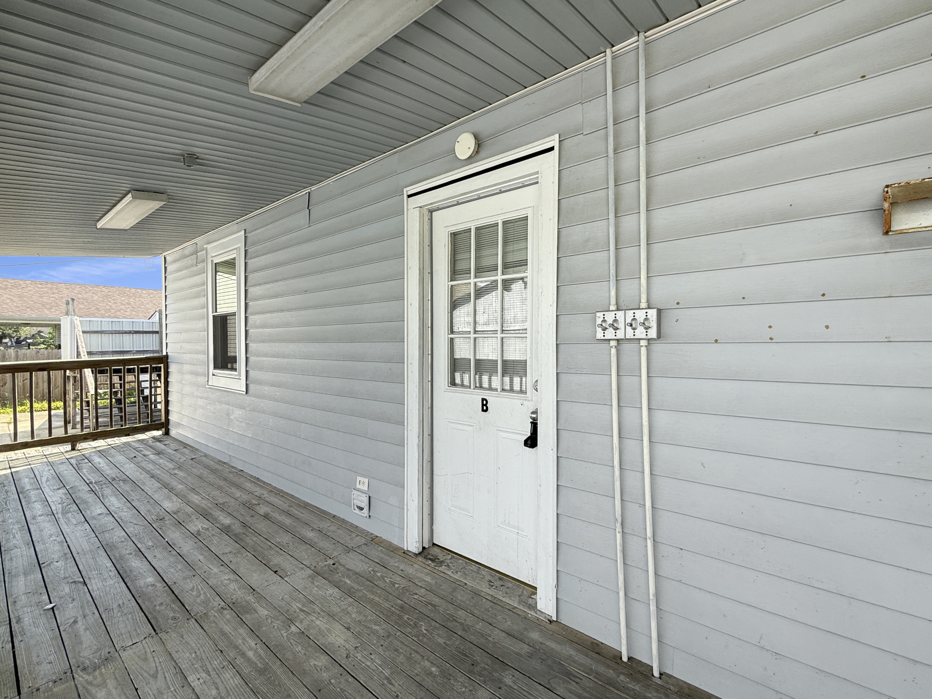 911 Central Avenue - B